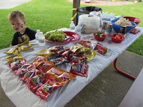 Party Food At The Park, Birthday Parties At The Park, Party At The Park Food, Birthday Party At The Park Food Ideas, Park Birthday Activities, Outside Park Birthday Party Ideas, Food For Park Birthday Party, Birthday At Park Ideas, Easy Park Birthday Party Food