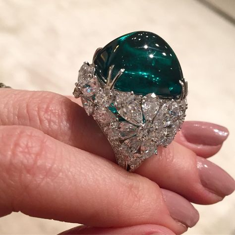 Spectacular Sugarloaf Cut Emerald and Diamond Ring by Graff Diamonds Bijoux Art Deco, Graff Diamonds, Emerald And Diamond Ring, Big Rock, Jewelry Appraisal, Emerald Jewelry, Gorgeous Jewelry, Precious Jewelry, Emerald Diamond