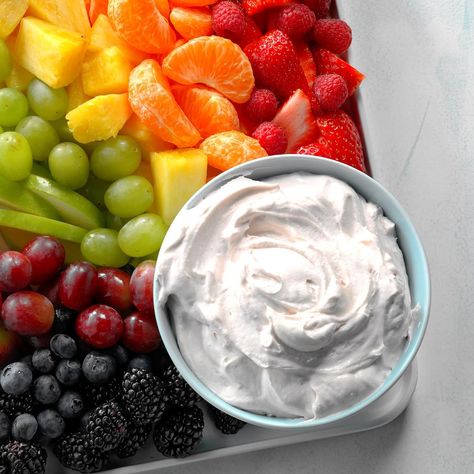 Marshmallow Fruit Dip Marshmallow Fruit Dip, Fruit And Dip, Marshmallow Fluff Fruit Dip, Fruit Deserts, Fruit Dip Recipe, Easy Fruit Dip, Cream Cheese Recipes Dip, Fruit Dips Recipes, Easy Party Food