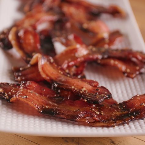 Honey-Bourbon Glazed Bacon by Bobby Flay Bourbon Bacon, Bobby Flay Recipes, Bourbon Recipes, Honey Bourbon, Bourbon Glaze, Bacon Recipe, Candied Bacon, Bobby Flay, Easy Brunch