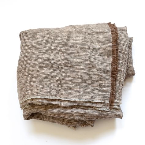 Luxurious soft linen throw blanket in a subtle herringbone pattern are crafted from the finest Lithuanian linen.  SIZE: Medium - 75x55 inches / 190x140 cm Small - 55 x 38 inches / 140 x 95 cm COLOUR:  A mix of brown and off-white FABRIC: 100% highest quality pure Baltic linen Unique item! Available only a few pieces! Soft & breathable The premium linen material ensures that it is both soft and breathable. It is particularly suitable for those with sensitive skin, making it a delightful choice fo Yoga Shed, Sofa Scandinavian Style, Linen Throw Blanket, Primitive Bedroom, Muted Brown, Linen Shawl, Linen Throw, Neutral Decor, Linen Closet