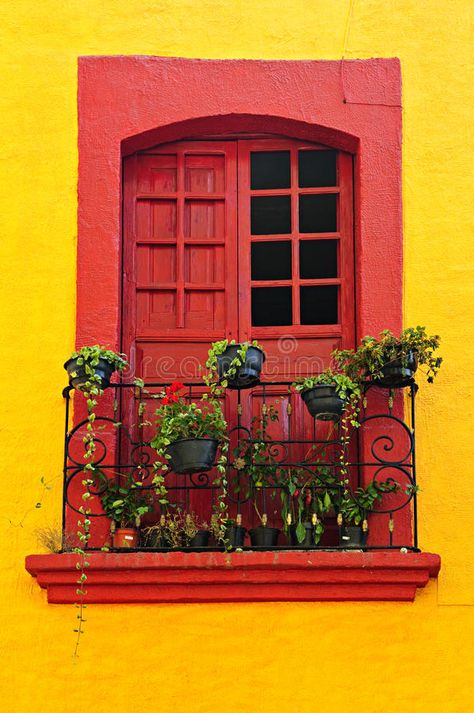 Mexican Windows, Mexican House, Chateaux Interiors, Mexican Colors, Mexican Home, House Window, Mexican Decor, Iron Railing, Beautiful Windows