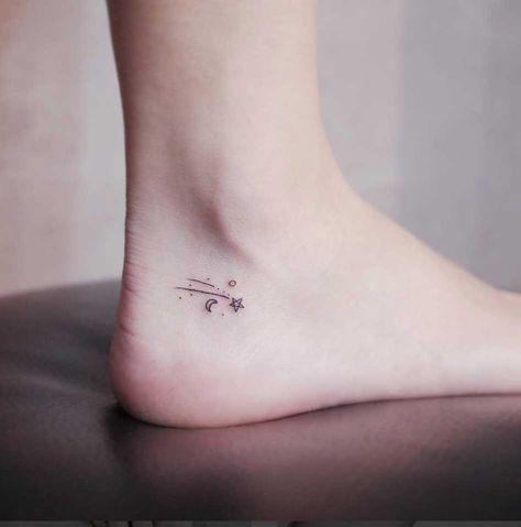 A Small Tattoo, Whimsical Tattoos, Tato Minimal, Shape Tattoo, Tattoo Zeichnungen, Muster Tattoos, Celtic Tattoos, Subtle Tattoos, Pattern Tattoo