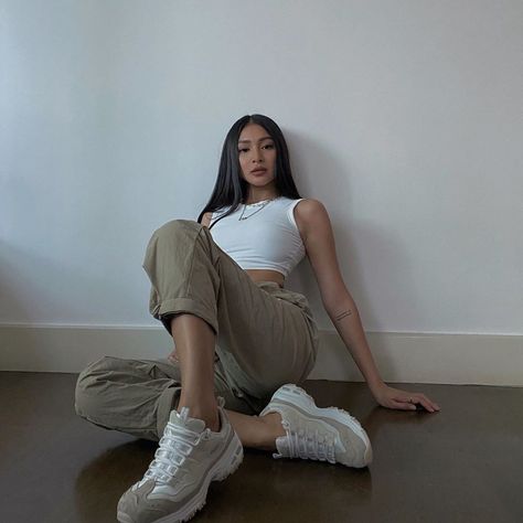 Nadine Lustre Outfits, Nadine Lustre Fashion, Outfit Sneakers, Nadine Lustre, Flattering Outfits, Ig Pics, Fashion District, Basic Fits, Ig Feed