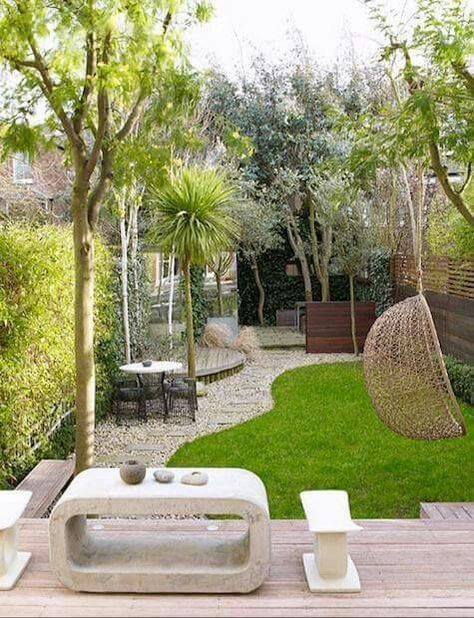 Backyard - half grass and half for walking to fire pit in back Townhouse Garden, Narrow Garden, Small Backyard Gardens, Backyard Garden Design, Small Garden Design, Bastille, Back Garden, Small Gardens, Garden Spaces