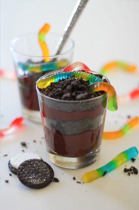 Vegan Worms and Dirt - Love Beets Worms And Dirt, Plant Based Dessert Recipes, Plant Based Desserts, Beet Recipes, Vegan Kids, Make Food, Chocolate Sandwich, Chocolate Sandwich Cookies, Snack Treat