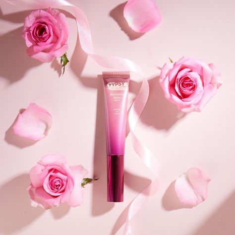 Caught feelings? Let your cheeks show it! 🌸 Our Silk Cushion Blush in ‘Bouquet of Roses’ gives you that just-fell-in-love flush without the drama. Swipe, smile, and slay! 😘 Shop Now | www.typsybeauty.com Available at @amazonfashionin @tirabeauty @mynykaa At our kiosks at @dlfpromenade @jioworlddrive @reliancecentro Also available at our store in T-3, IGI Airport, Delhi [liquid blush. Everyday blush. Glam makeup. Makeup essential.] Diwali Gifts For Beauty Lovers, Igi Airport Delhi, Gifts For Siblings, Caught Feelings, Makeup Finds, Bouquet Of Roses, Liquid Blush, Dot Dot, Modern Wedding Cake