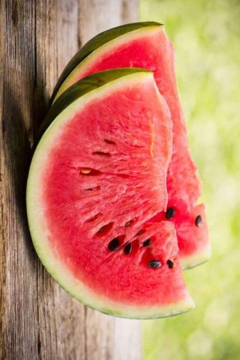 Watermelon Still Life Photography, Watermelon Photography, Watermelon Growing, Watermelon Sangria, How To Grow Watermelon, Watermelon Water, Watermelon Cocktail, Fruit Juice Recipes, Easy Patio