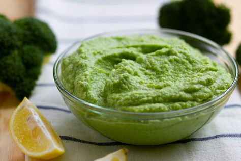 Broccoli purée with cream and lemon juice Broccoli Puree, How To Make Broccoli, Creamy Broccoli, Broccoli Casserole, Hand Blender, Broccoli Florets, Easy Cooking, Heavy Cream, Lemon Juice