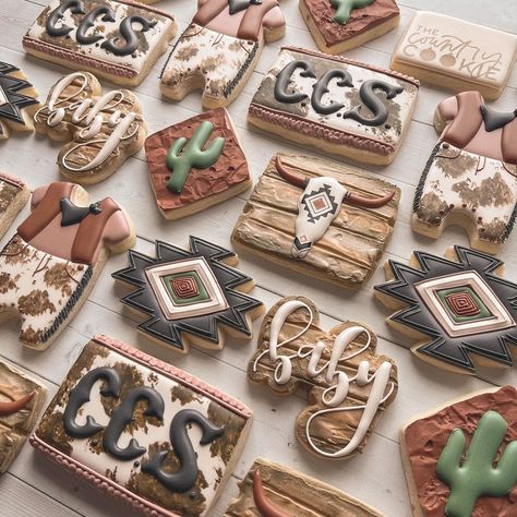 Aztec Cookies Decorated, Western Royal Icing Cookies, Western Gender Reveal Cookies, Western Wedding Cookies, Western Cookies Decorated, Western Baby Shower Cookies, Western Baby Shower Cake, Western Gender Reveal Ideas, Western Sugar Cookies