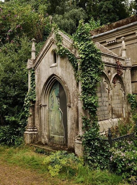 Old Cemetery Aesthetic, Mausoleum Aesthetic, Old Gravestones, Victorian Gravestones, Victorian Mausoleum, Beautiful Gravestones, Cemetery Aesthetic, Creepy Abandoned Places, Cemetery Entrance