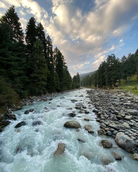 Pahalgam Kashmir Photography, Yusmarg Kashmir, Kashmir Photography, Pahalgam Kashmir, India Aesthetic, Valley River, Friend Poems, Pakistan Travel, Adventure Travel Explore