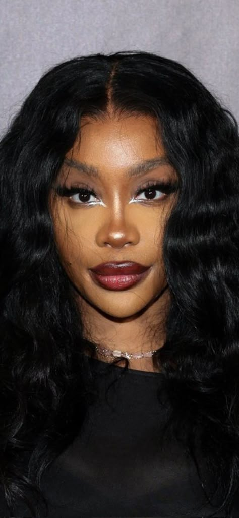 Makeup Inspo Dramatic, Black Celebrity Makeup Looks, Vampy Makeup Dark Skin, Club Makeup Looks Black Women, Sza Makeup Lip, Dark Makeup Black Women, Seductive Makeup Looks Black Women, Femme Fatale Makeup Black Woman, Siren Eyes Black Women