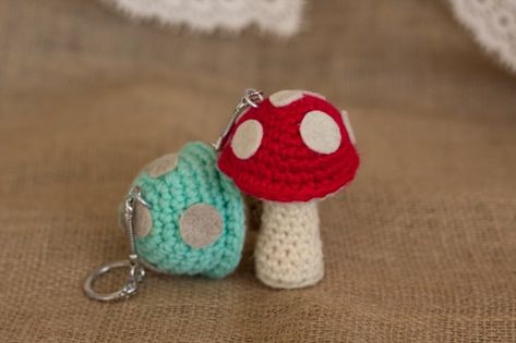 15 Free Must-Make Amigurumi Keychains for Bags, Purses, and Keys Mushroom Keychain, Keychain Amigurumi, Amigurumi For Beginners, Crochet Mushroom, Crochet Keychain Pattern, Crochet Keychain, Paintbox Yarn, Amigurumi Free, Amigurumi Free Pattern