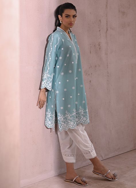 Chikan Embroidery, Chikankari Kurta, Symmetrical Pattern, Casual Party Dresses, Western Outfits Women, Embroidery Floral, Outfits Women, Floral Motifs, The Shirt