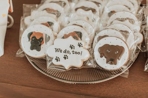 Customized cookies for wedding favors designed with chocolate lab and boxer's faces, paw prints, and the words, "We do, too!" Custom Dog Cookies Wedding, Dog Cookie Wedding Favors, Dog Themed Engagement Party, Dog Themed Wedding Favors, Dog Wedding Cookies, Western Wedding Cookies, Wedding Ideas With Dogs, Wedding Cakes Dog, Cookies For Wedding