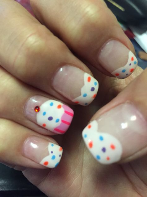 Nailed It Cupcake Ideas, Cupcake Nails, Fun Birthday Nails, Birthday Nails Sprinkles, Birthday Polka Dot Nails, Birthday Nails Cupcake, Cupcake Nail Art, Easy Cupcakes, Birthday Nails