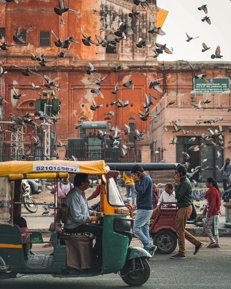 Aesthetic Indian Photography, Urban Street Photography, Street Photography People, Delhi City, South Asian Aesthetic, India Street, India Photography, Indian Photography, Indian Architecture