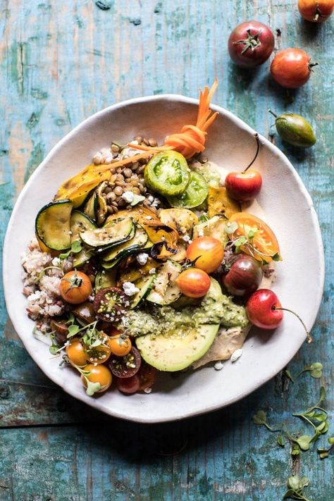 Summer Harvest Veggie and Avocado Quinoa Bowl: prep beforehand for an easy lunch or dinner, + this bowl easily adapts to the seasons. @halfbakedharvest.com Half Baked Harvest Recipes, Avocado Quinoa, Summer Harvest, Quinoa Bowl, Harvest Recipes, Veggie Bowl, Half Baked, Grilled Veggies, Half Baked Harvest