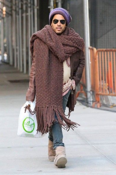 Big Scarf, Advanced Style, Lenny Kravitz, Oversized Scarf, Wearing A Hat, Looks Chic, Warm Outfits, Long Scarf, Winter Scarf