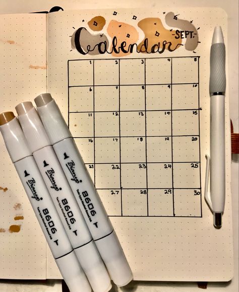 Journal Ideas Aesthetic Calender, Bulett Journal Calendar Ideas, Self Made Calendar Ideas, Aesthetic Journal Calendar, Dot Journal Ideas Calendar, Journal Ideas Calendar Layout, Jornal Idea Calender, Dotted Notebook Ideas Aesthetic, Dotted Journal Calendar Ideas