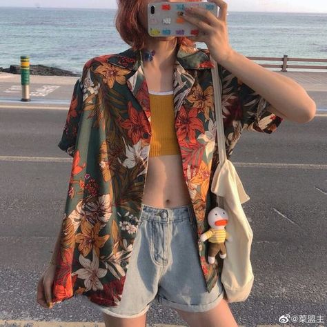 Hawaiian Shirt Outfit, Swimsuit Beach, Grunge Vintage, Trending Fashion, Swaggy Outfits, Fashion Mode, Mode Inspiration, Looks Vintage, Retro Outfits