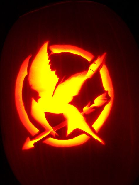 Pumpkin Carving Ideas Hunger Games, Hunger Games Pumpkin, Pumkin Ideas, Scary Halloween Pumpkins, Halloween Pumpkin Carving Stencils, Carving Stencils, Easy Pumpkin Carving, Pumpkin Carving Ideas, Pumpkin Carvings Stencils