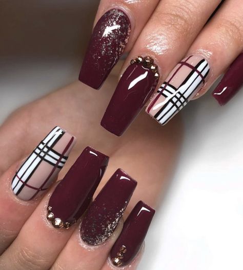 Burberry Nails, Plaid Nail Designs, Polished Nails, Manicure Nail Designs, Fancy Nails Designs, Plaid Nails, Stylish Nails Designs, Fall Acrylic Nails, Trendy Nail