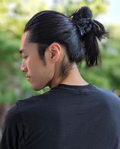 35 Man Bun Styles For Men Ideas For 2024 Long Hair Manbun, Updos For Men With Long Hair, Messy Ponytail Men, Ponytail Men Hairstyles, Japanese Long Hair Men, Yakuza Hairstyle, Men Ponytail Hairstyles, Hair Masculine, Ponytail Men