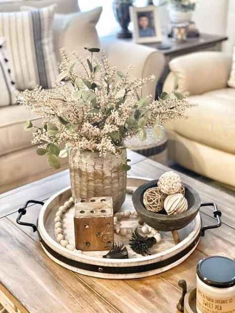 Ottoman Tray Decor Ideas, Coffe Table Tray, Round Tray Decor, Styling Coffee Table, Coffee Table Centerpiece Ideas, Farmhouse Coffee Table Decor, Farmhouse Style Living Room Decor, Table Tray Decor, Coffee Table Designs