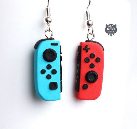 Clay Nintendo, Mario Switch, Lesbian Earrings, Crea Fimo, Video Game Controllers, Weird Jewelry, Quirky Earrings, Game Controllers, Funky Earrings