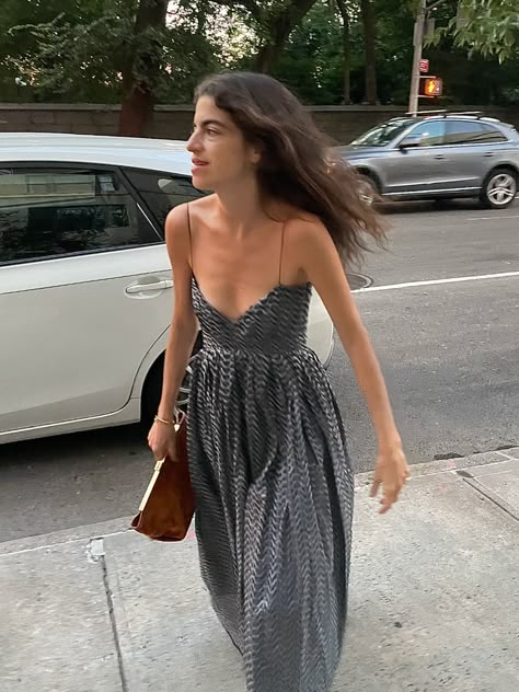 Leandra Medine Summer, Leandra Cohen Style, Leandra Medine Cohen, Spring Maxi Dress Outfit, Leandra Cohen, Leandra Medine Style, Summer Slip Dress, Leandra Medine, Dresses Aesthetic