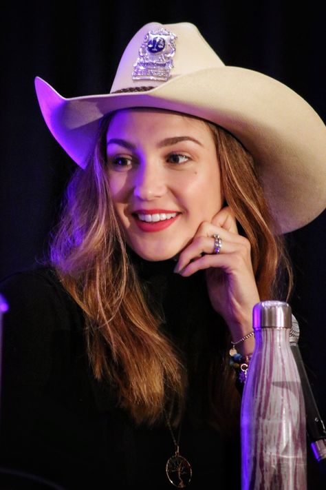 Disney Jessie, Wynnona Earp, Kat Barrell, Katherine Barrell, Waverly Earp, Nicole Haught, Dominique Provost, Dominique Provost Chalkley, Faking It