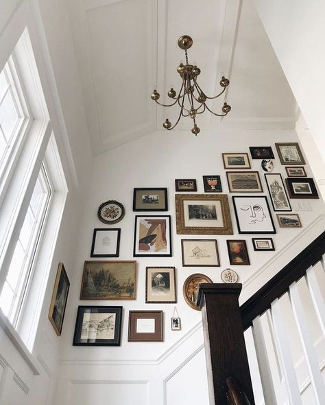 Gallery Wall Staircase, Staircase Wall, Hygge Home, Decoration Inspiration, House Inspiration, My Dream Home, Home Decor Inspiration, Cozy House, Interior Inspiration