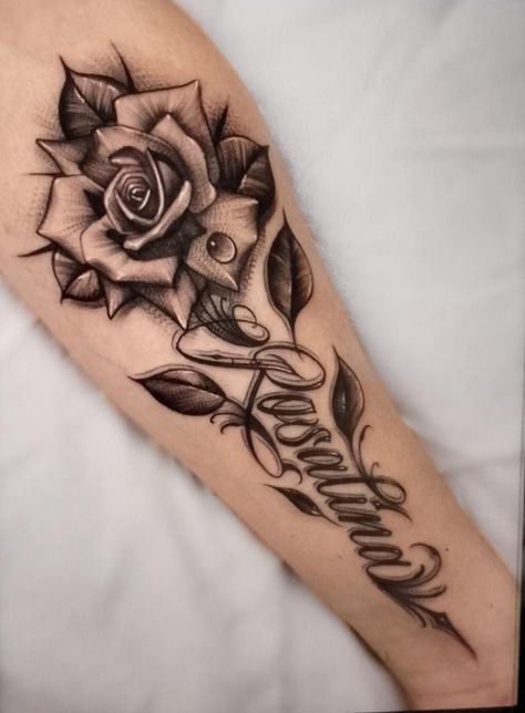 Rose Mum Tattoo, Rose And Name Tattoo Design, Rose Tattoo With Name For Men, Rosa Name Tattoo, Mom Name Tattoo For Men, Mom Rose Tattoo, Unique Name Tattoos, Rose With Name Tattoo, Mens Hand Tattoos Ideas