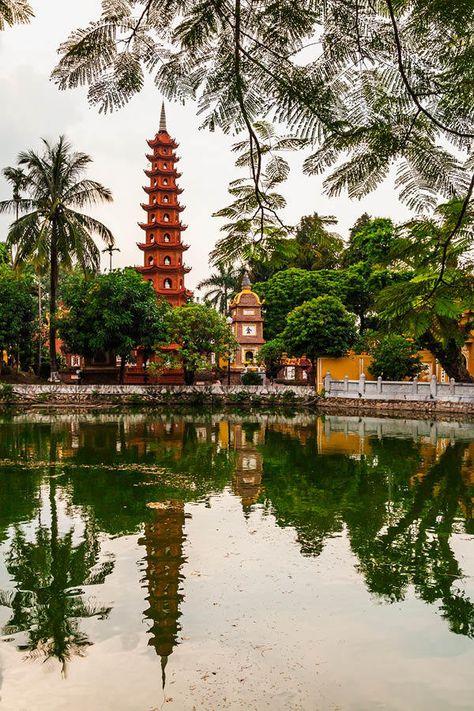 Hanoi Old Quarter, Beautiful Vietnam, Vietnam Voyage, Vietnam Travel Guide, Vientiane, Halong Bay, Southeast Asia Travel, Hanoi Vietnam, Beautiful Places In The World