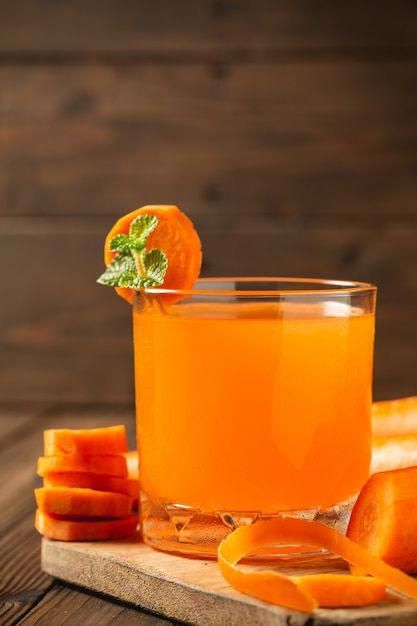 Carrot juice in glass on wooden table. | Free Photo #Freepik #freephoto #carrot-juice #vegetable-juice #healthy-juice #juice-smoothies Morning Fruit, Story Content, Juice Healthy, Cold Pressed Juice, Carrot Juice, Fruit Bowls, Vegetable Juice, Reduce Food Waste, Game Food