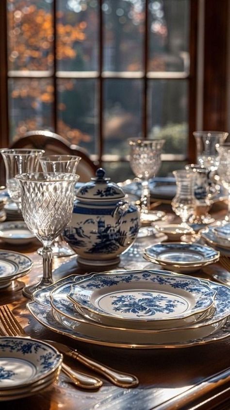 Christmas Table Decorations Ideas, Dining Room Table Settings, Dishes Sets, Blue Table Settings, Table Decorations Ideas, White House Christmas, Table Setting Decor, Pretty Tables, Blue And White China