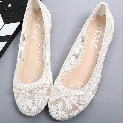 White Lace Flats, Stylish Watches For Girls, Bride Flats, Flat Wedding Shoes, Wedding Wedges, Wedding Boots, Lace Flats, Wedding Shoes Bride, Bridal Wedding Shoes