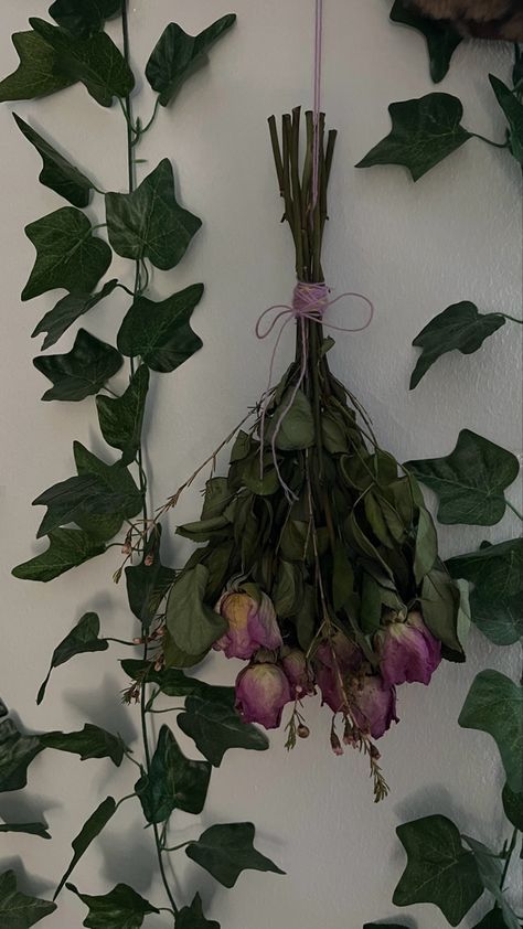 Hanging Rose Bouquet, Dried Flowers Upside Down, Dried Hanging Flowers, Crochet Room, Flowers Hanging, Flower Bedroom, Dried Bouquet, Hanging Flowers, Dried Flower Bouquet