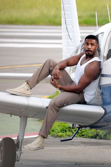 Micheal B Jordan Body, Michael B Jordan Girlfriend, Michael Bakari Jordan, Jordan Photos, Black Men Fashion Urban, Minimalist Fashion Men, Jordan B, Jordan Outfit, Lori Harvey