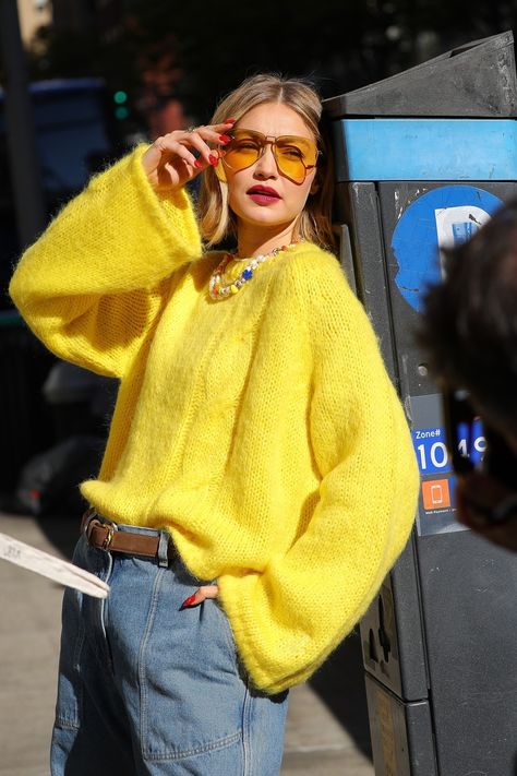 Gigi Hadid at a New York Photoshoot - Photos - GAWBY Gigi Hadid Sweater, Maybelline Photoshoot, Gigi Hadid Paparazzi, Gigi Hadid Maybelline, Gigi Hadid Walk, New York Photoshoot, Anwar Hadid, Ashley Roberts, Boutique Instagram