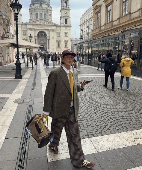 Brown Watch Outfit, Oversized Blazer Outfit Winter, Outfits With Ties, Oversize Blazer Outfit, Grey Blazer Outfit, Aesthetic Editorial, Trends Aesthetic, Vintage Blazers, Masculine Outfits