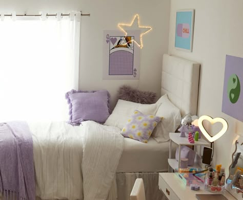 Lilac And White Room Ideas Bedrooms, White And Lavender Room Aesthetic, Lavender Bedroom Design, Lilac Purple Room Ideas, Purple And White Room Aesthetic, Pastel Purple Aesthetic Room Ideas, Dorm Room Ideas Lavender, Lavender Aesthetic Room Ideas, Aesthetic Lavender Room