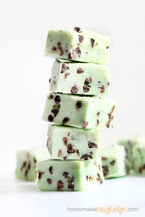 Mint Chocolate Chip Fudge Recipe, Dark Chocolate Fudge Recipe, Sweetened Condensed Milk Fudge, Chocolate Chip Fudge, Mint Fudge, Coffee Fudge, Easy Chocolate Fudge, Easy Fudge, Homemade Fudge Recipes