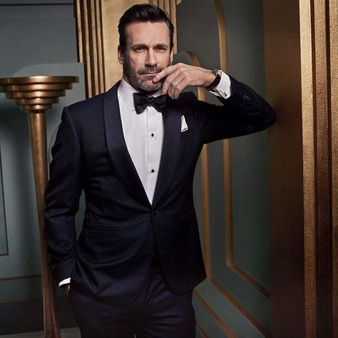 Jon Hamm at the 2017 Vanity Fair Oscar Party Portraits Ceo Portrait, Best Tv Shows To Watch, Tv Shows To Watch, Mark Seliger, Portrait Male, Fair Photography, Photography Men, Groom Photoshoot, Shows To Watch