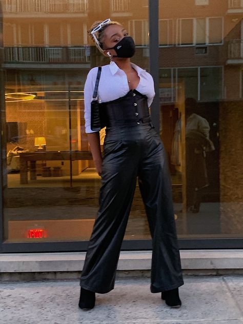 Black corset, outfit aesthetic & idea. NYC black girl fashion Ateez Concert Outfit Ideas 2022, Waist Corset Outfit Ideas, Fashion Major Outfits, Corset Outfit Concert, Black Corset Outfit Casual, Layered Corset Outfit, Corset And Pants Outfit, Winter Corset Outfit, Corset Layering Outfit