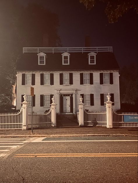 Allison’s House from Hocus Pocus in Salem, Ma Famous Murders, Vista House, Salem Ma, Colonial Williamsburg, Gothic Decor, Days Of The Year, Hocus Pocus, Mansion, House Exterior