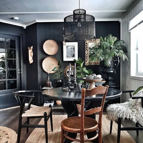 Boho Goth Dining Room, Black And White Boho Dining Room, Dark Boho Kitchen Ideas, Small Eclectic Dining Room, Dark Rustic Dining Room, Witchy Dining Room Decor, Witchy Boho Decor Living Room, Moody Boho Dining Room, Edgy House Decor