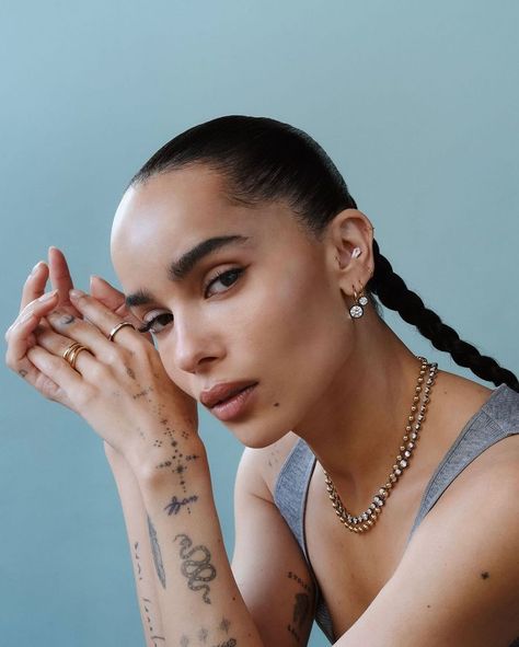 Zoe Kravitz Tattoos, Zoe Isabella Kravitz, Inspi Photo, Zoë Kravitz, Zoe Kravitz, How To Make Hair, Inspirational Women, Hair Skin, Style Icon